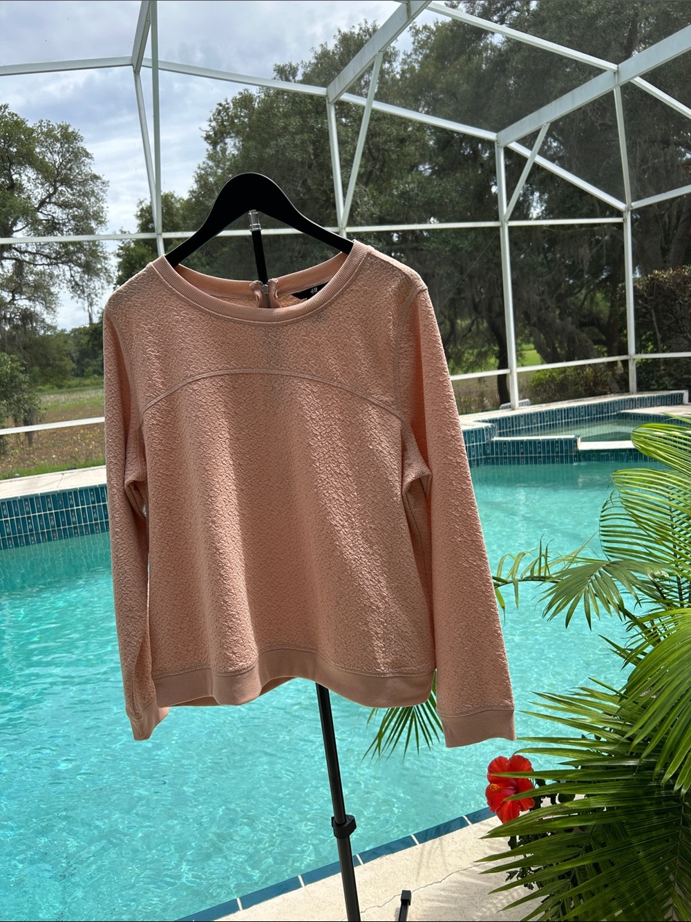H&M Textured Crewneck Sweater in Blush Pink Medium